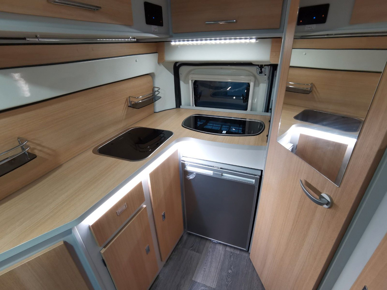 Кастенваген Karmann DEXTER 550 / 140PS / CONCEPT - PAKET & HUBBETT Karmann DEXTER 550 / 140PS / CONCEPT - PAKET & HUBBETT: фото 14