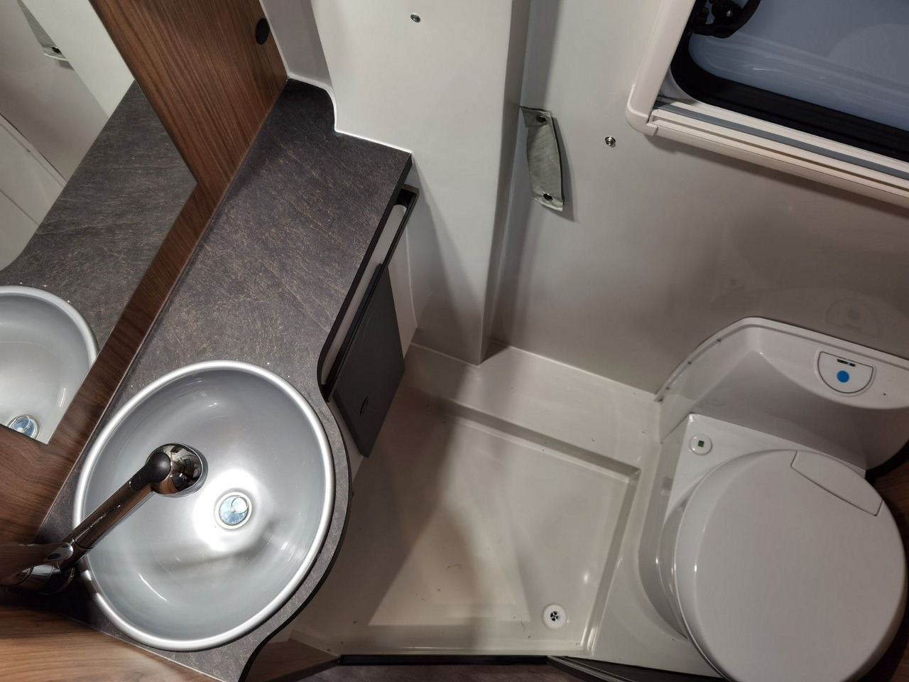 Кастенваген Karmann DEXTER 600 /- 2026-/ EINZELBETTEN & BAR VERSION: фото 21 Кастенваген Karmann DEXTER 600 /- 2026-/ EINZELBETTEN & BAR VERSION: фото 21