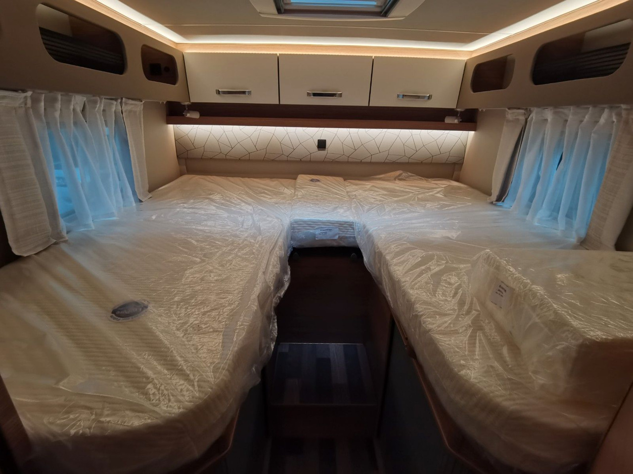 Напівінтегрований автобудинок Weinsberg CARACOMPACT 600 MEG PEPPER / MODELL 2026: фото 19 Напівінтегрований автобудинок Weinsberg CARACOMPACT 600 MEG PEPPER / MODELL 2026: фото 19