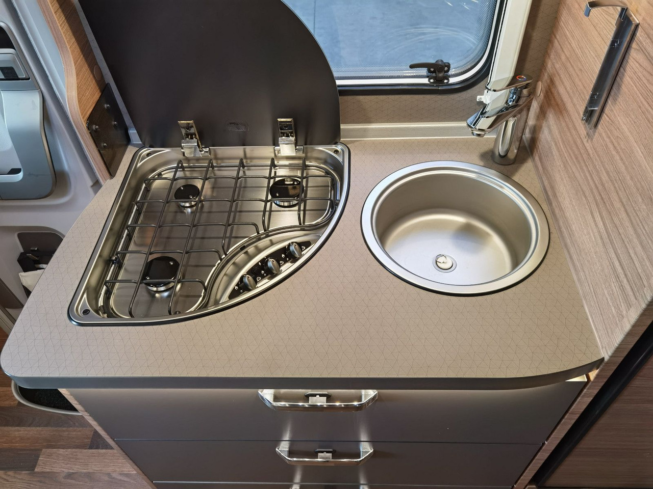 Напівінтегрований автобудинок Weinsberg CARACOMPACT 600 MF EDITION PEPPER /- MODELL 2025: фото 17 Напівінтегрований автобудинок Weinsberg CARACOMPACT 600 MF EDITION PEPPER /- MODELL 2025: фото 17