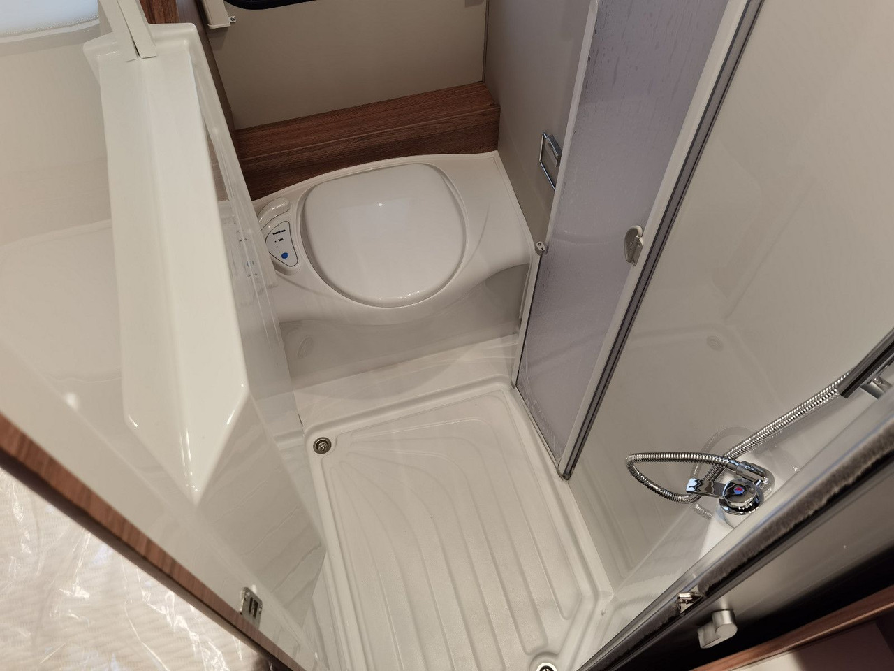 Напівінтегрований автобудинок Weinsberg CARACOMPACT 600 MF EDITION PEPPER /- MODELL 2025: фото 21 Напівінтегрований автобудинок Weinsberg CARACOMPACT 600 MF EDITION PEPPER /- MODELL 2025: фото 21