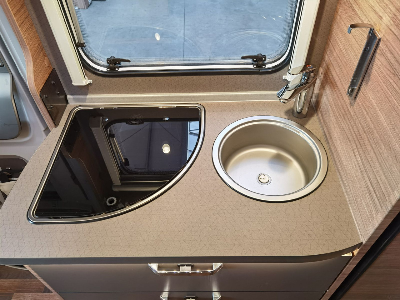 Напівінтегрований автобудинок Weinsberg CARACOMPACT 600 MF EDITION PEPPER /- MODELL 2025: фото 16 Напівінтегрований автобудинок Weinsberg CARACOMPACT 600 MF EDITION PEPPER /- MODELL 2025: фото 16