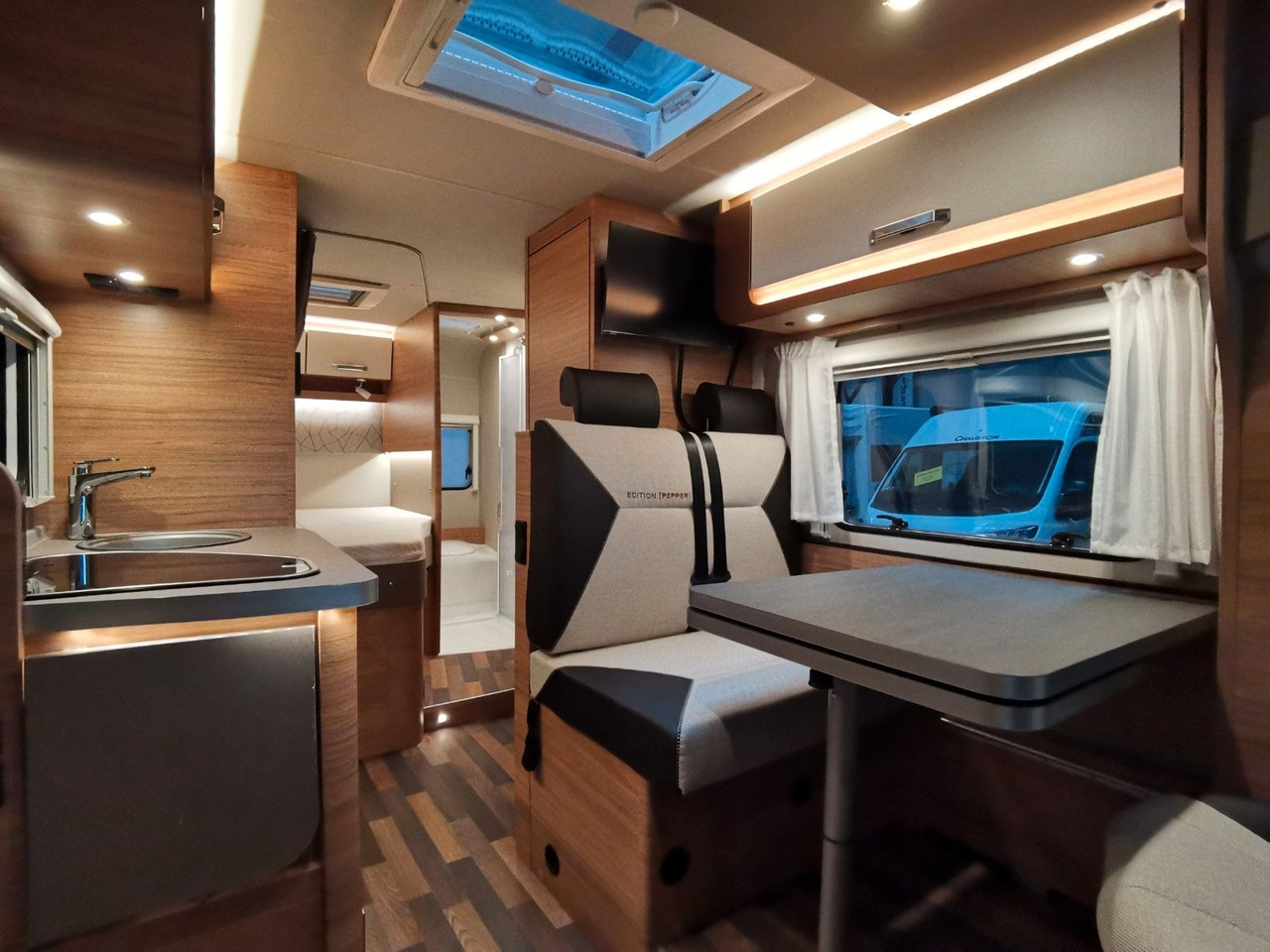 Напівінтегрований автобудинок Weinsberg CARACOMPACT 600 MF PEPPER / 140PS - 9G AUTOMATIK: фото 16 Напівінтегрований автобудинок Weinsberg CARACOMPACT 600 MF PEPPER / 140PS - 9G AUTOMATIK: фото 16