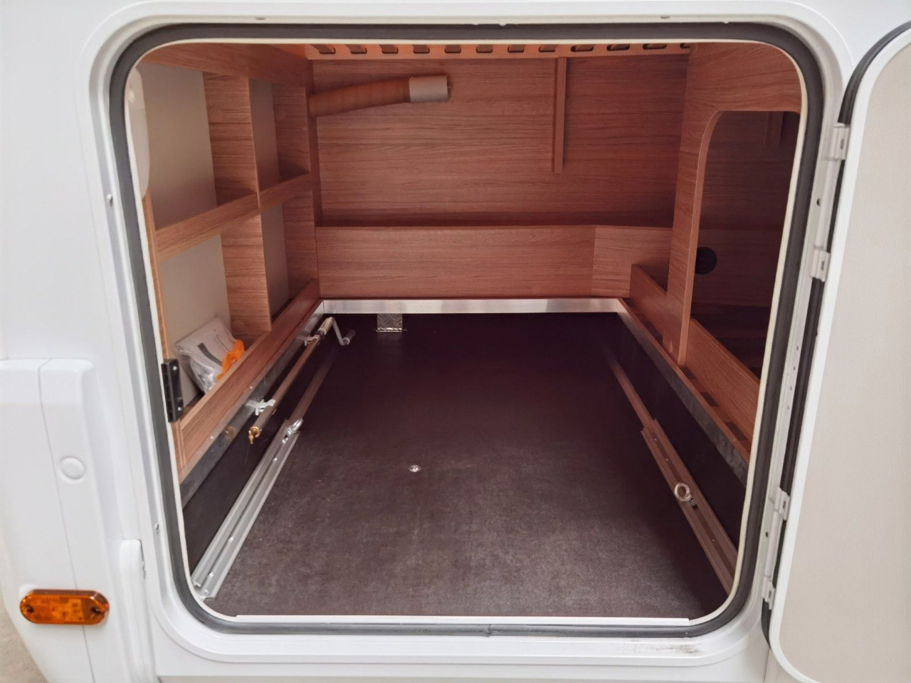 Напівінтегрований автобудинок Weinsberg CARACOMPACT 600 MF PEPPER / 140PS - 9G AUTOMATIK: фото 12 Напівінтегрований автобудинок Weinsberg CARACOMPACT 600 MF PEPPER / 140PS - 9G AUTOMATIK: фото 12