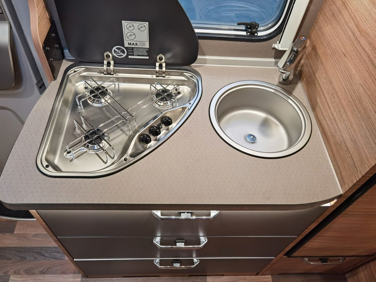 Напівінтегрований автобудинок Weinsberg CARACOMPACT 600 MF PEPPER / 140PS - 9G AUTOMATIK: фото 18 Напівінтегрований автобудинок Weinsberg CARACOMPACT 600 MF PEPPER / 140PS - 9G AUTOMATIK: фото 18