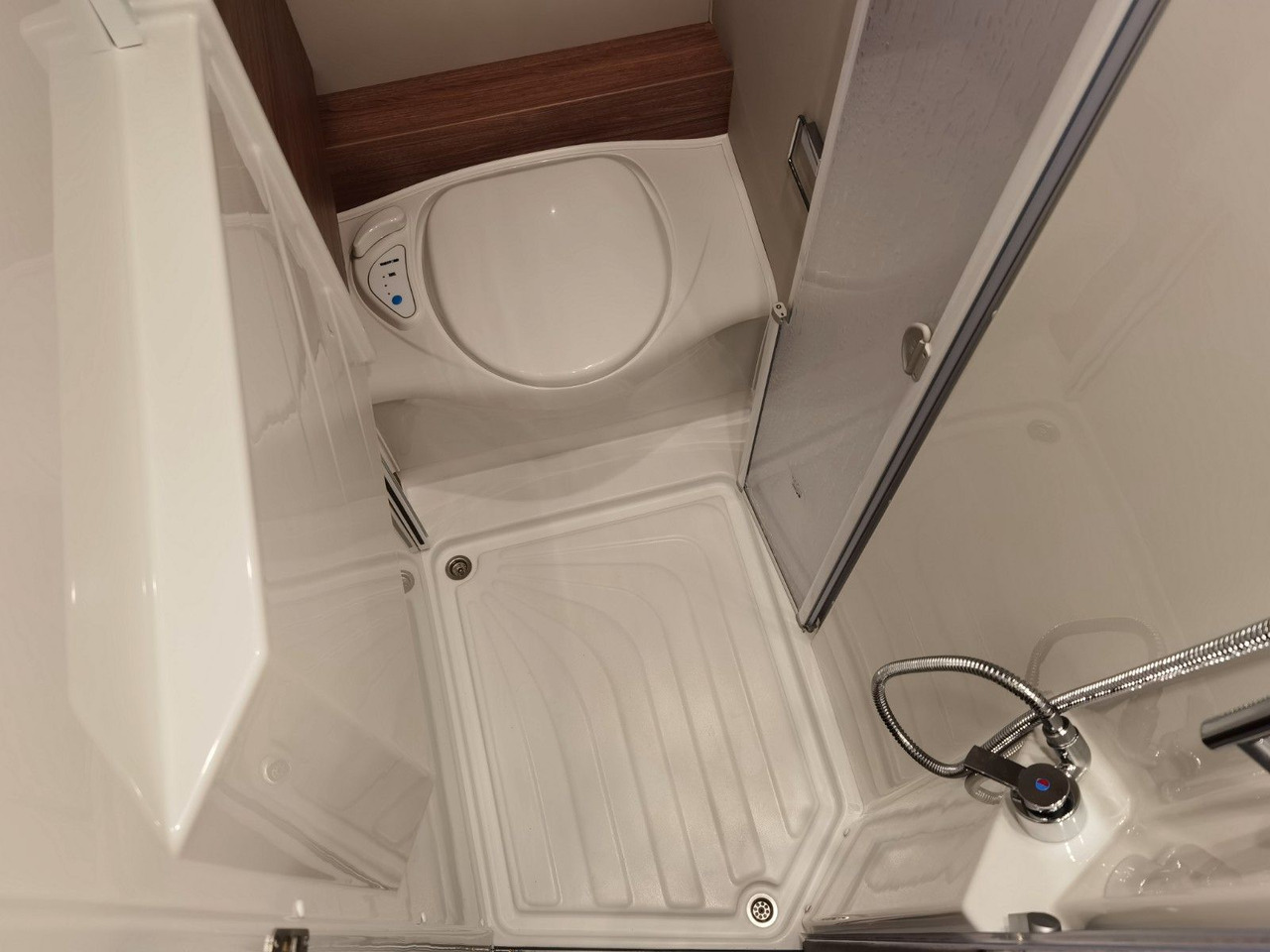 Напівінтегрований автобудинок Weinsberg CARACOMPACT 600 MF PEPPER / 140PS - 9G AUTOMATIK: фото 23 Напівінтегрований автобудинок Weinsberg CARACOMPACT 600 MF PEPPER / 140PS - 9G AUTOMATIK: фото 23