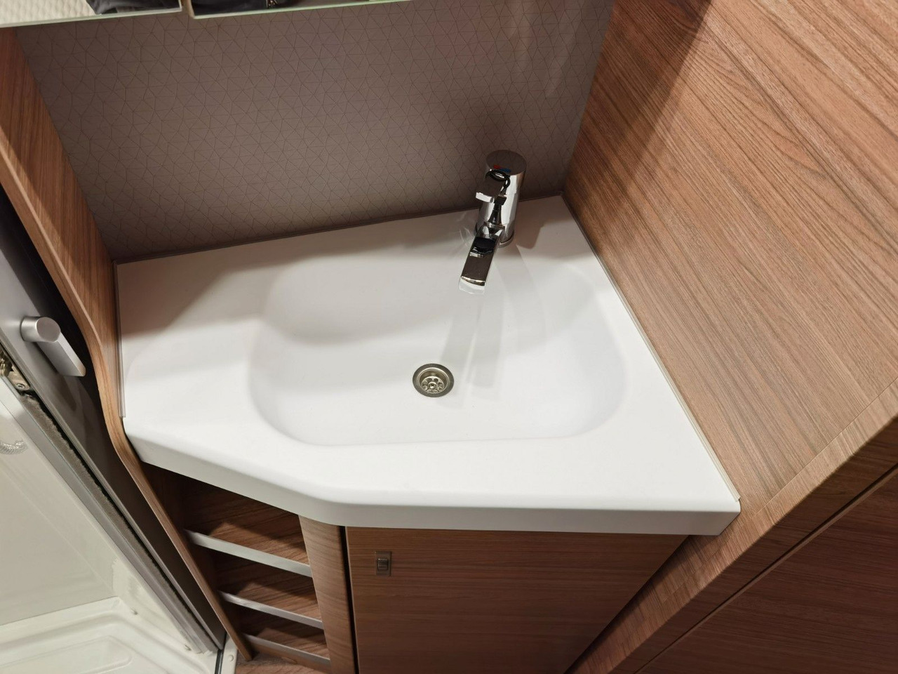 Напівінтегрований автобудинок Weinsberg CARACOMPACT 600 MF PEPPER / 140PS - 9G AUTOMATIK: фото 22 Напівінтегрований автобудинок Weinsberg CARACOMPACT 600 MF PEPPER / 140PS - 9G AUTOMATIK: фото 22