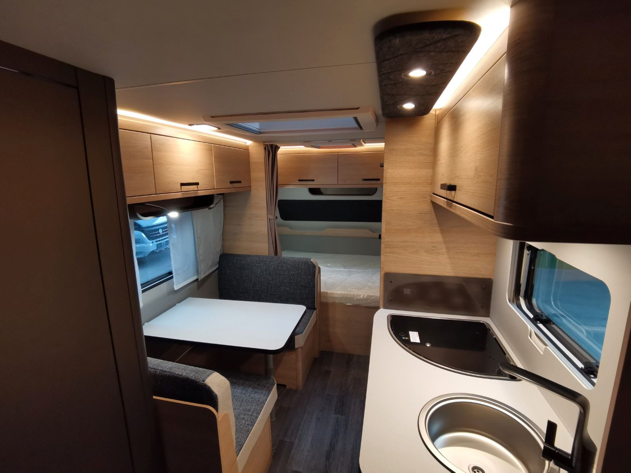 Причіп дача Weinsberg CARAONE 480 QDK / - 2026 - / ETAGENBETTEN: фото 13 Причіп дача Weinsberg CARAONE 480 QDK / - 2026 - / ETAGENBETTEN: фото 13