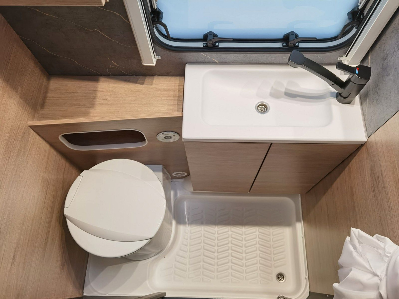 Причіп дача Weinsberg CARAONE 480 QDK / - 2026 - / ETAGENBETTEN: фото 23 Причіп дача Weinsberg CARAONE 480 QDK / - 2026 - / ETAGENBETTEN: фото 23