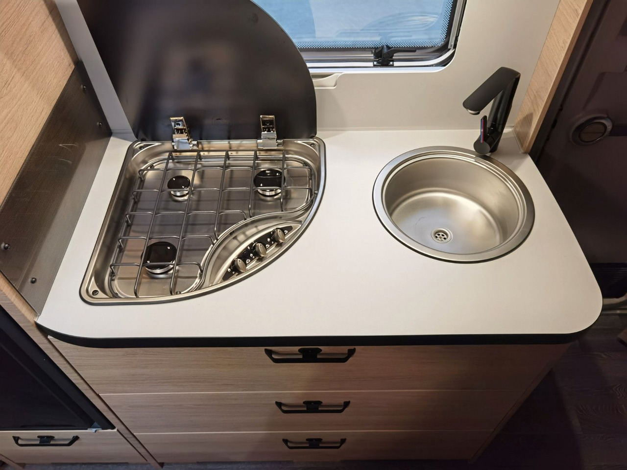 Причіп дача Weinsberg CARAONE 480 QDK / - 2026 - / ETAGENBETTEN: фото 17 Причіп дача Weinsberg CARAONE 480 QDK / - 2026 - / ETAGENBETTEN: фото 17