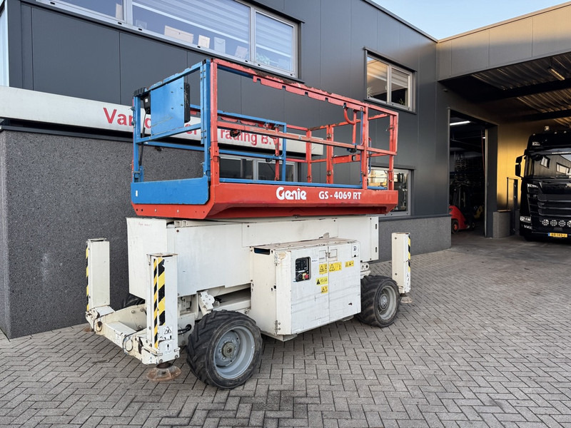 Genie GS 4069 RT Hoogwerker / Arbeitsbuhne 14mtr werkhoogte 4x4 Kubota DIESEL 2012 - Ножичний підйомник: фото 2 Genie GS 4069 RT Hoogwerker / Arbeitsbuhne 14mtr werkhoogte 4x4 Kubota DIESEL 2012 - Ножичний підйомник: фото 2