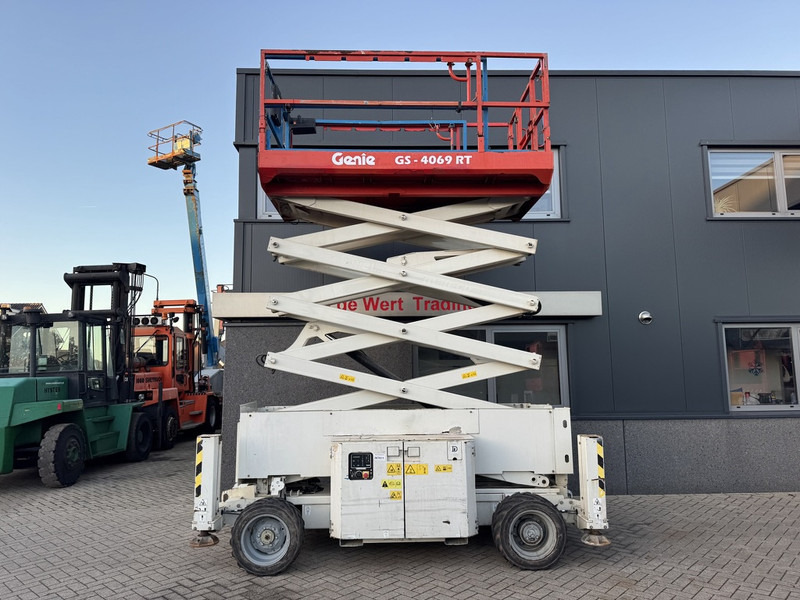 Genie GS 4069 RT Hoogwerker / Arbeitsbuhne 14mtr werkhoogte 4x4 Kubota DIESEL 2012 - Ножичний підйомник: фото 5 Genie GS 4069 RT Hoogwerker / Arbeitsbuhne 14mtr werkhoogte 4x4 Kubota DIESEL 2012 - Ножичний підйомник: фото 5
