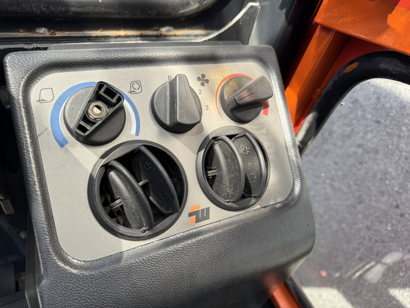 Газовий навантажувач Linde H30T- 03: фото 16