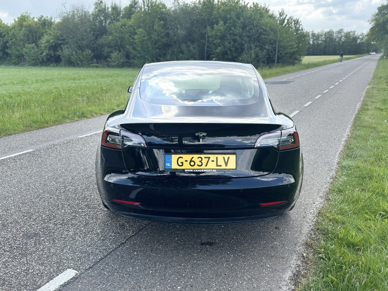 Tesla Model 3 - Седан: фото 5 Tesla Model 3 - Седан: фото 5