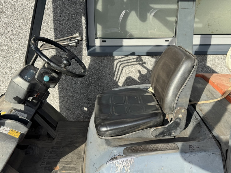 Газовий навантажувач Toyota 42-7FGF25 duplo 400 3e / 4e Functie LPG 2001: фото 9 Газовий навантажувач Toyota 42-7FGF25 duplo 400 3e / 4e Functie LPG 2001: фото 9