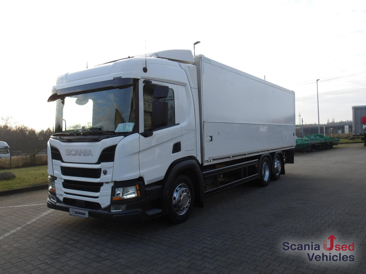 SCANIA P 320 B6x2*4NB / EWERS Schwenkwandaufbau - Для перевезення напоїв вантажівка: фото 1 SCANIA P 320 B6x2*4NB / EWERS Schwenkwandaufbau - Для перевезення напоїв вантажівка: фото 1