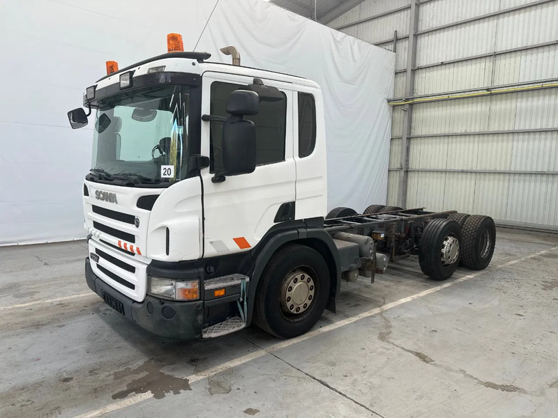 Scania P230 6X2 / Essieu relevable directionnel / Stuurbare liftas / Steerable lift axle / RETARDER / 481205 - Вантажівка шасі: фото 1 Scania P230 6X2 / Essieu relevable directionnel / Stuurbare liftas / Steerable lift axle / RETARDER / 481205 - Вантажівка шасі: фото 1