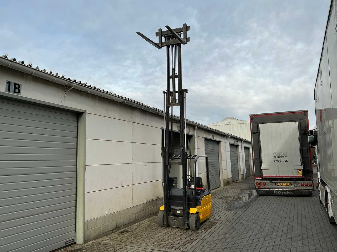 1998 KOMATSU 18 FORKLIFT - Навантажувач вилковий: фото 2 1998 KOMATSU 18 FORKLIFT - Навантажувач вилковий: фото 2