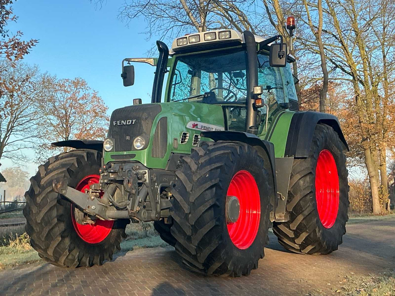 2004 FENDT 818 VARIO TMS ALL-WHEEL DRIVE FARM TRACTOR - Трактор: фото 1 2004 FENDT 818 VARIO TMS ALL-WHEEL DRIVE FARM TRACTOR - Трактор: фото 1