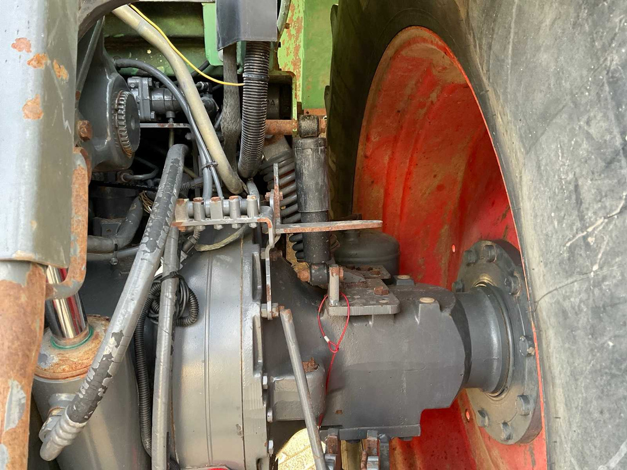 Трактор 2004 FENDT 916 VARIO TMS ALL-WHEEL DRIVE AGRICULTURAL TRACTOR: фото 27 Трактор 2004 FENDT 916 VARIO TMS ALL-WHEEL DRIVE AGRICULTURAL TRACTOR: фото 27