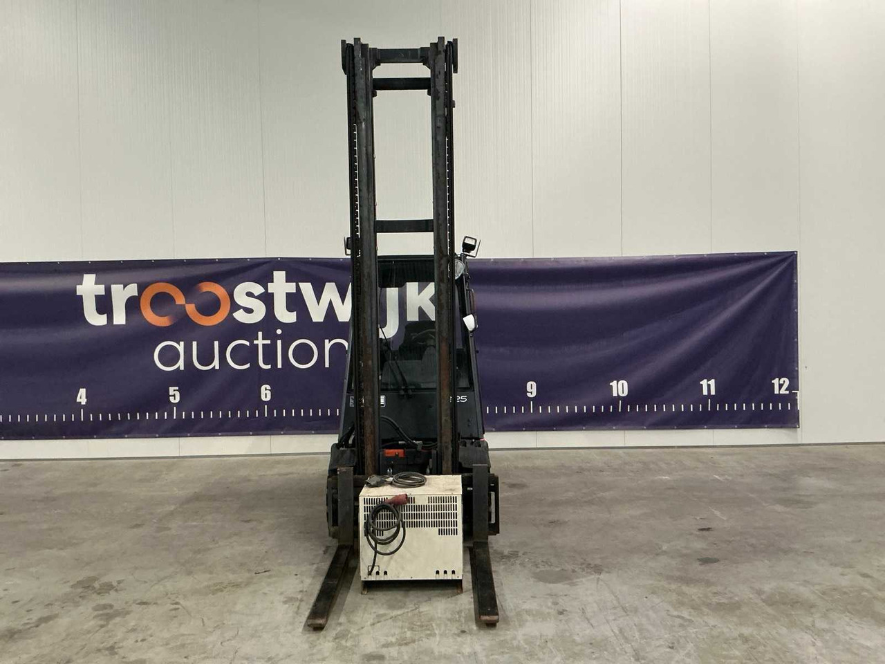 2004 LINDE E25-02 FORKLIFT - Навантажувач вилковий: фото 2 2004 LINDE E25-02 FORKLIFT - Навантажувач вилковий: фото 2