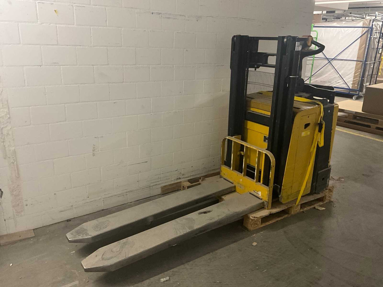 2007 YALE MP20XD-2100 PEDESTRIAN STACKER - Навантажувач вилковий: фото 1 2007 YALE MP20XD-2100 PEDESTRIAN STACKER - Навантажувач вилковий: фото 1