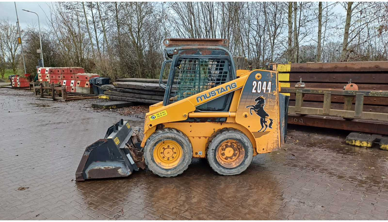 2008 MUSTANG 2044 SKID STEER LOADER - Гусеничний міні-навантажувач: фото 2 2008 MUSTANG 2044 SKID STEER LOADER - Гусеничний міні-навантажувач: фото 2