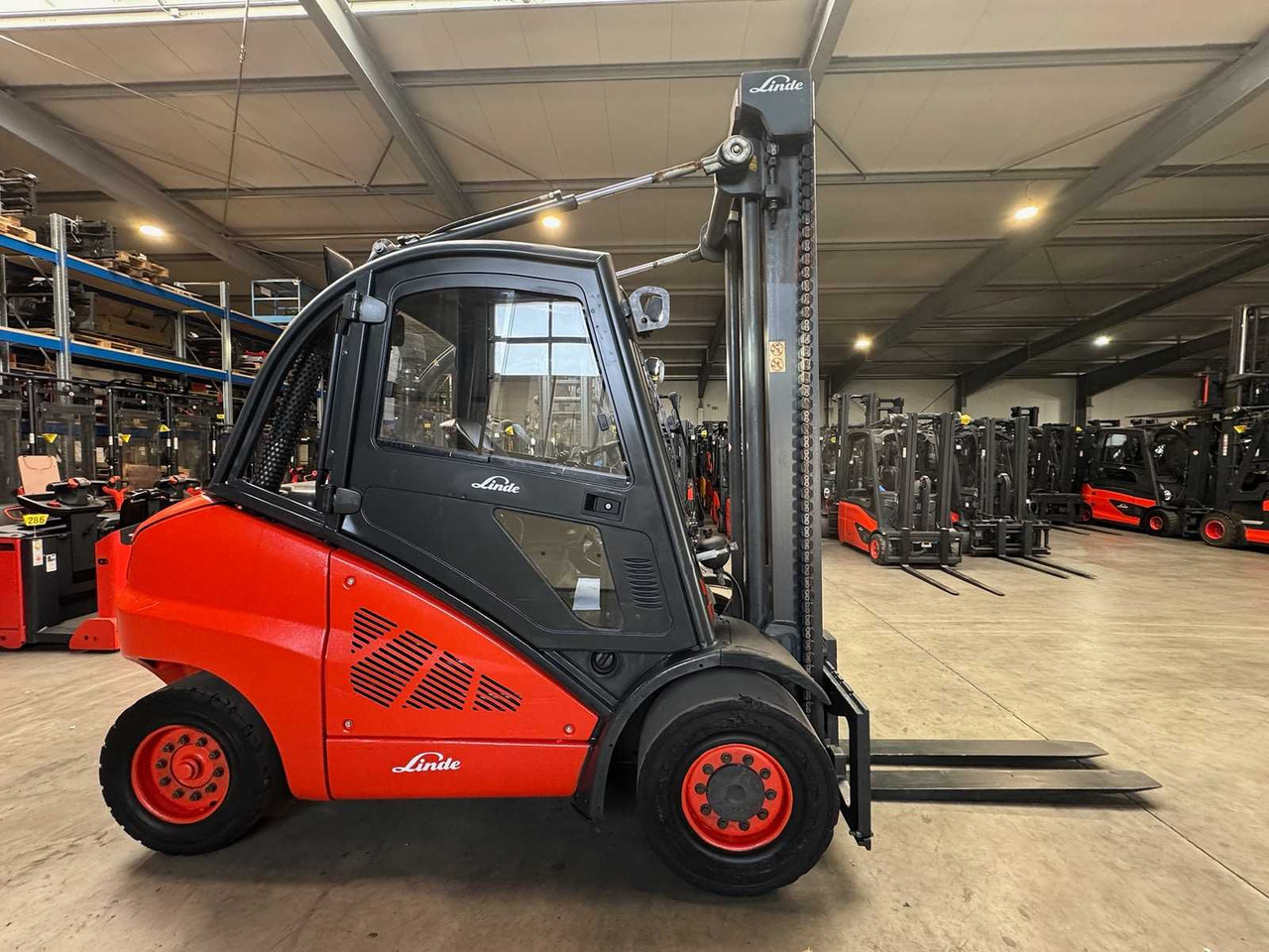 2011 LINDE H50D 5,000KG 3RD VALVE CAB DIESEL FORKLIFT VW ENGINE FORKLIFT - Навантажувач вилковий: фото 5 2011 LINDE H50D 5,000KG 3RD VALVE CAB DIESEL FORKLIFT VW ENGINE FORKLIFT - Навантажувач вилковий: фото 5