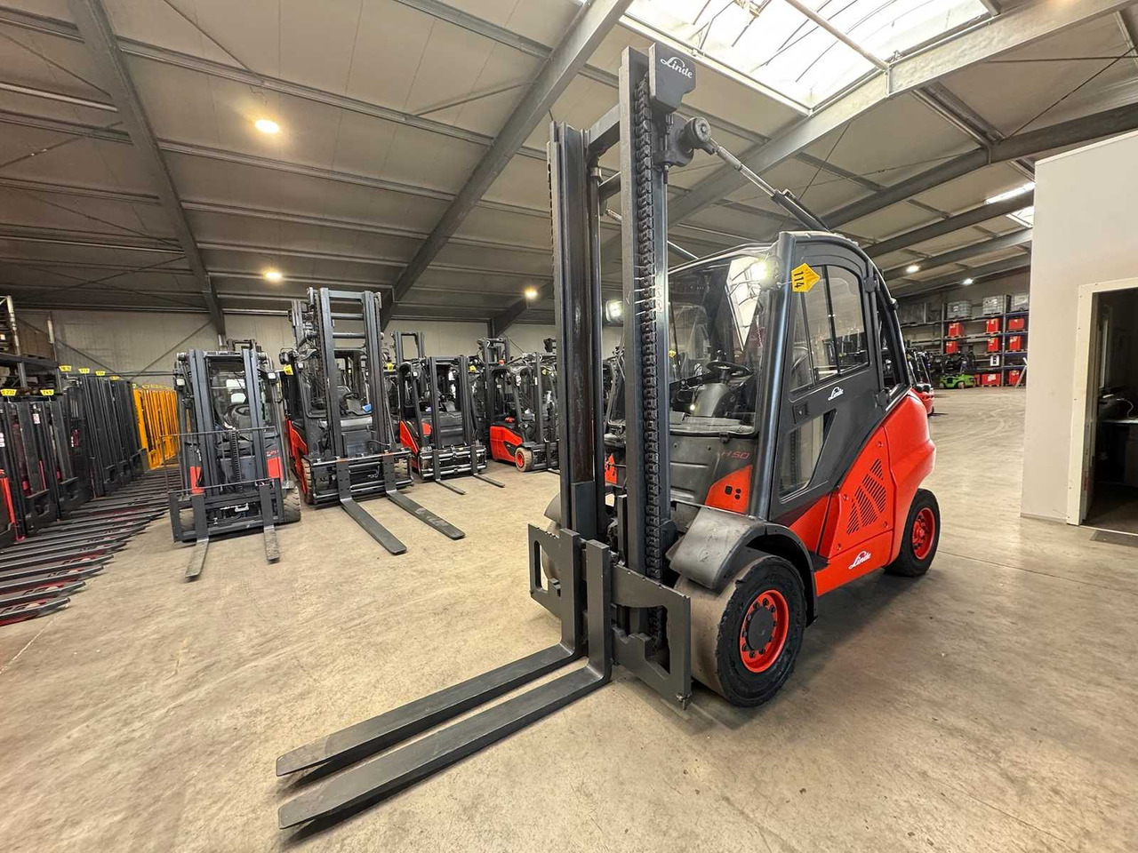 2011 LINDE H50D 5,000KG 3RD VALVE CAB DIESEL FORKLIFT VW ENGINE FORKLIFT - Навантажувач вилковий: фото 2 2011 LINDE H50D 5,000KG 3RD VALVE CAB DIESEL FORKLIFT VW ENGINE FORKLIFT - Навантажувач вилковий: фото 2
