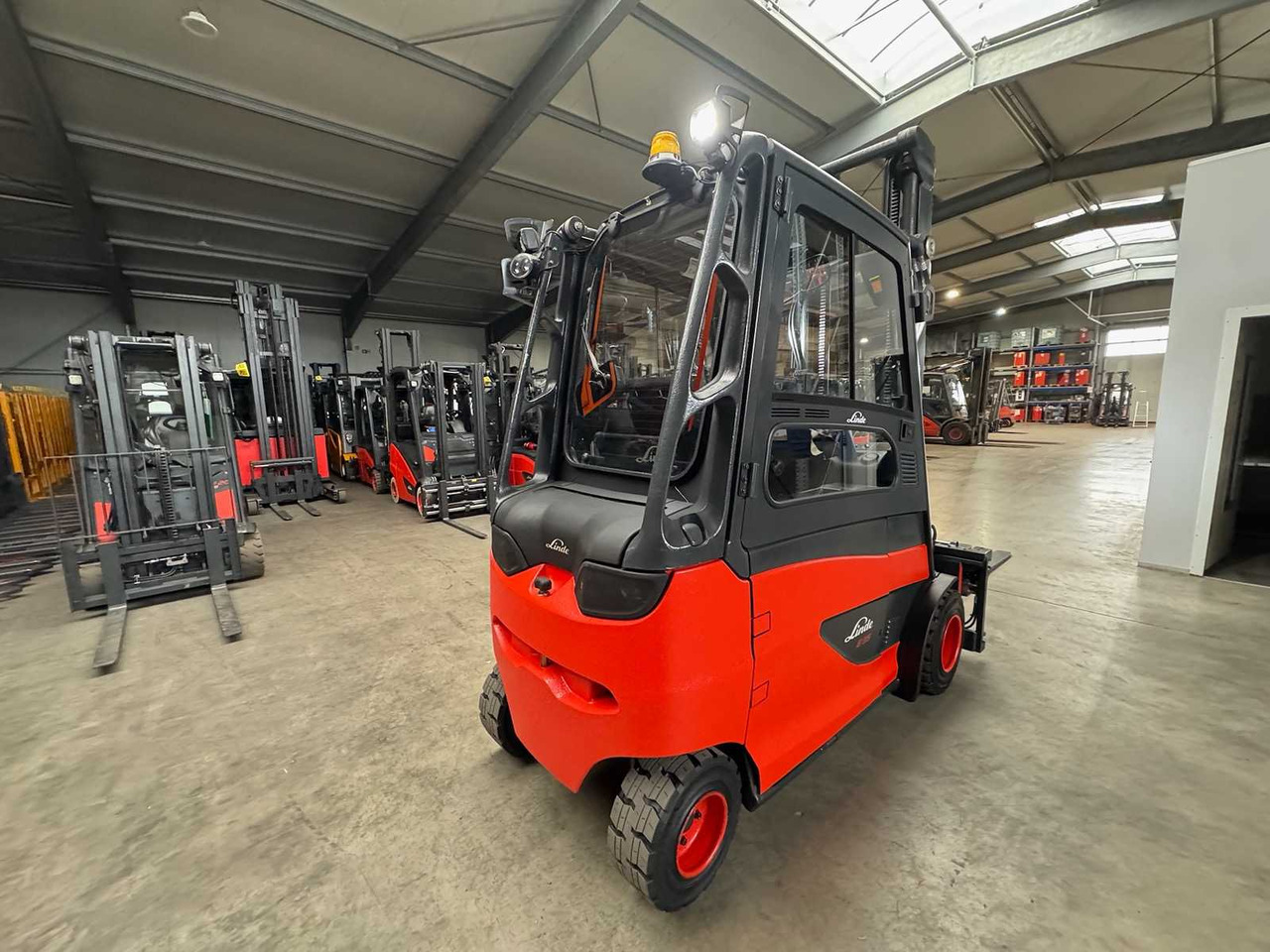 2015 SERVICE+UVV 11/2026 LINDE E35HL 3,500KG ELECTRIC FORKLIFT 10,865 HOURS E30 E40 - Навантажувач вилковий: фото 5 2015 SERVICE+UVV 11/2026 LINDE E35HL 3,500KG ELECTRIC FORKLIFT 10,865 HOURS E30 E40 - Навантажувач вилковий: фото 5