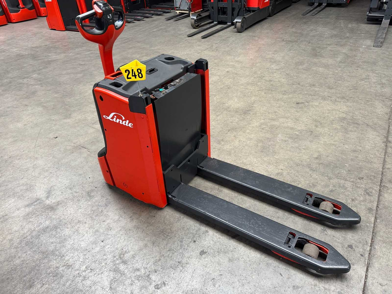 2016 LINDE T16L PALLET TRUCK ANT STACKER INITIAL STROKE 3,247 HOURS - Навантажувач вилковий: фото 1 2016 LINDE T16L PALLET TRUCK ANT STACKER INITIAL STROKE 3,247 HOURS - Навантажувач вилковий: фото 1