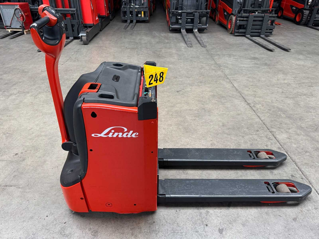 2016 LINDE T16L PALLET TRUCK ANT STACKER INITIAL STROKE 3,247 HOURS - Навантажувач вилковий: фото 2 2016 LINDE T16L PALLET TRUCK ANT STACKER INITIAL STROKE 3,247 HOURS - Навантажувач вилковий: фото 2