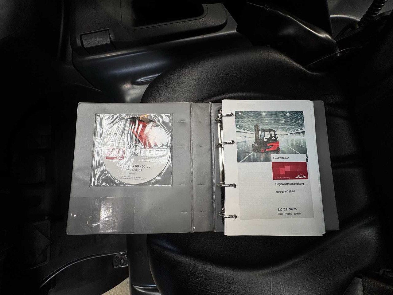 Навантажувач вилковий 2017 SERVICE + UVV 10/2026 LINDE E35L 3.500KG EVO TRIPLEX 3.+4.: фото 20 Навантажувач вилковий 2017 SERVICE + UVV 10/2026 LINDE E35L 3.500KG EVO TRIPLEX 3.+4.: фото 20