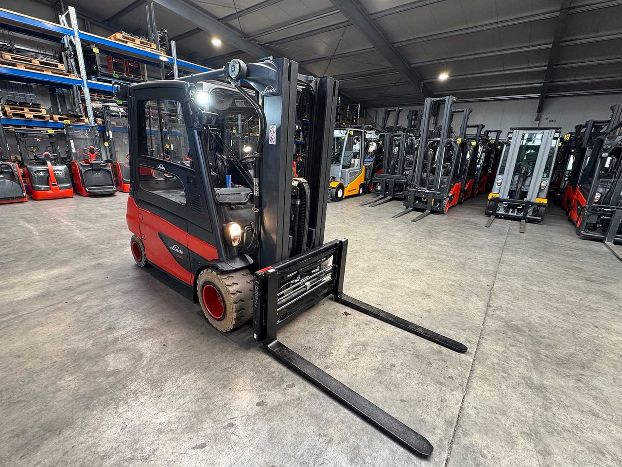 Навантажувач вилковий 2017 SERVICE + UVV 10/2026 LINDE E35L 3.500KG EVO TRIPLEX 3.+4.: фото 8 Навантажувач вилковий 2017 SERVICE + UVV 10/2026 LINDE E35L 3.500KG EVO TRIPLEX 3.+4.: фото 8