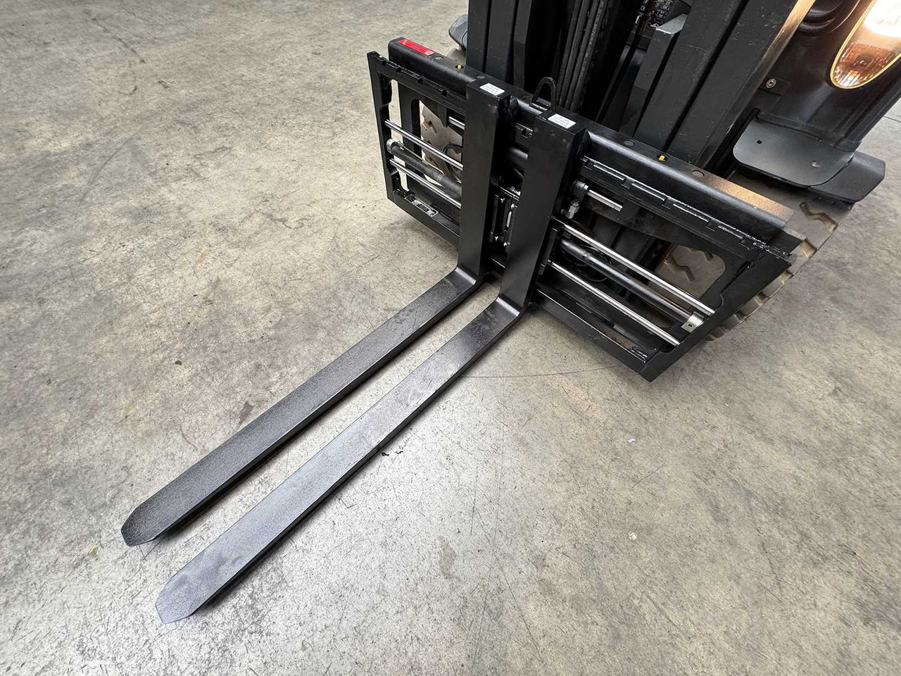 Навантажувач вилковий 2017 SERVICE + UVV 10/2026 LINDE E35L 3.500KG EVO TRIPLEX 3.+4.: фото 6 Навантажувач вилковий 2017 SERVICE + UVV 10/2026 LINDE E35L 3.500KG EVO TRIPLEX 3.+4.: фото 6