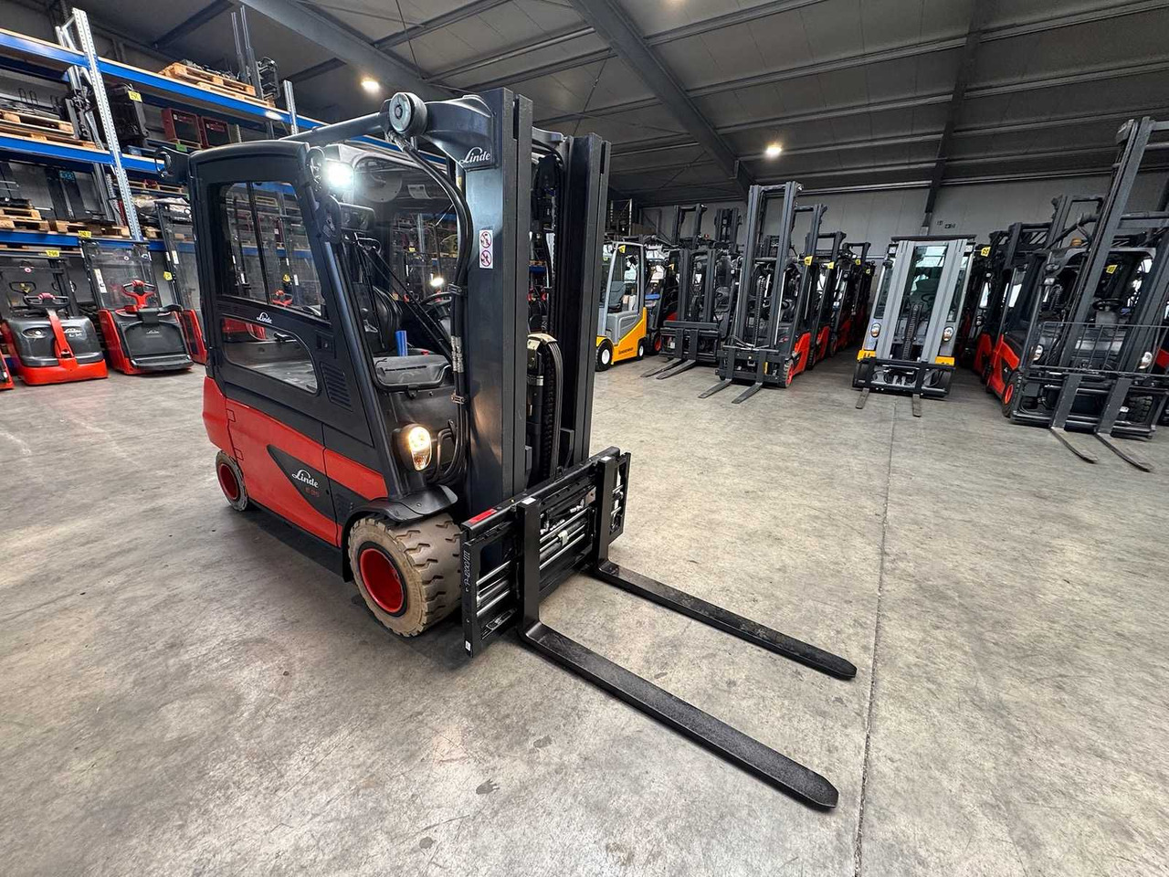 Навантажувач вилковий 2017 SERVICE + UVV 10/2026 LINDE E35L 3.500KG EVO TRIPLEX 3.+4.: фото 9 Навантажувач вилковий 2017 SERVICE + UVV 10/2026 LINDE E35L 3.500KG EVO TRIPLEX 3.+4.: фото 9