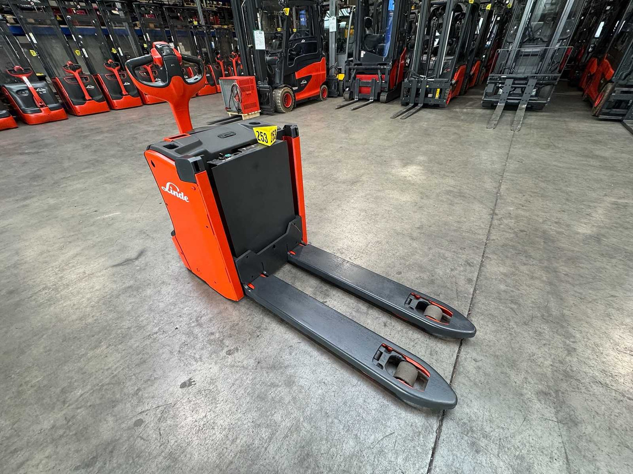 2018 LINDE T16L PALLET TRUCK ANT STACKER INITIAL STROKE 1,480 HOURS - Навантажувач вилковий: фото 5 2018 LINDE T16L PALLET TRUCK ANT STACKER INITIAL STROKE 1,480 HOURS - Навантажувач вилковий: фото 5