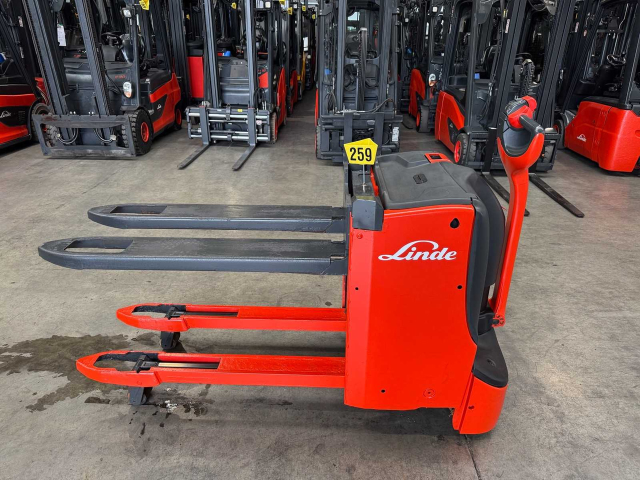 2021 LINDE T16L PALLET TRUCK ANT STACKER INITIAL STROKE 1,675 HOURS - Навантажувач вилковий: фото 1 2021 LINDE T16L PALLET TRUCK ANT STACKER INITIAL STROKE 1,675 HOURS - Навантажувач вилковий: фото 1