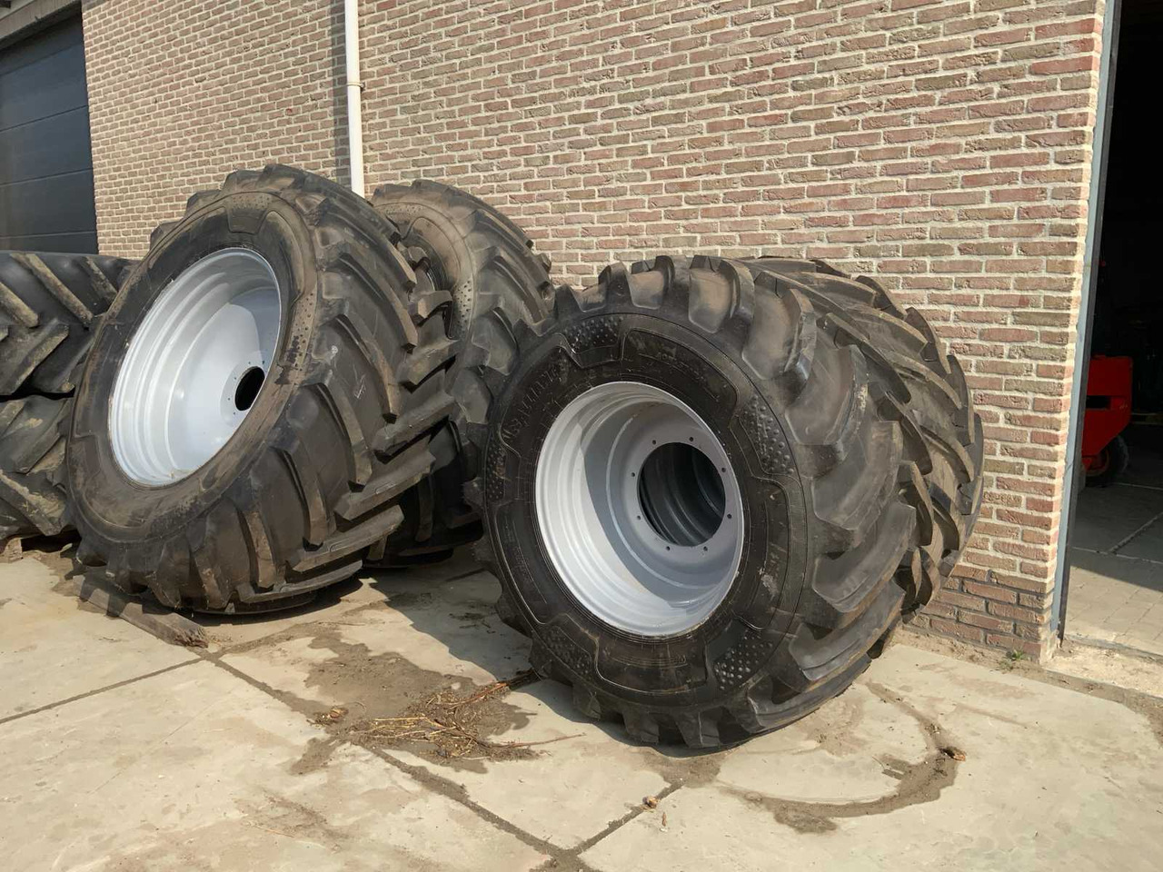 Alliance Agri Star 2 - Шини і диски в категорії Трактори: фото 1 Alliance Agri Star 2 - Шини і диски в категорії Трактори: фото 1