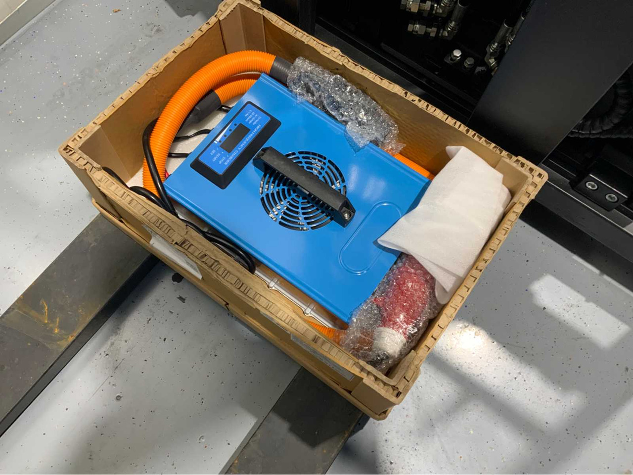 Навантажувач вилковий EP 3500KG LIFTING CAPACITY- 4.8 METER PLYWOOD, FREE-LIFT, SIDE-SHIFT FORKLIFT: фото 14 Навантажувач вилковий EP 3500KG LIFTING CAPACITY- 4.8 METER PLYWOOD, FREE-LIFT, SIDE-SHIFT FORKLIFT: фото 14