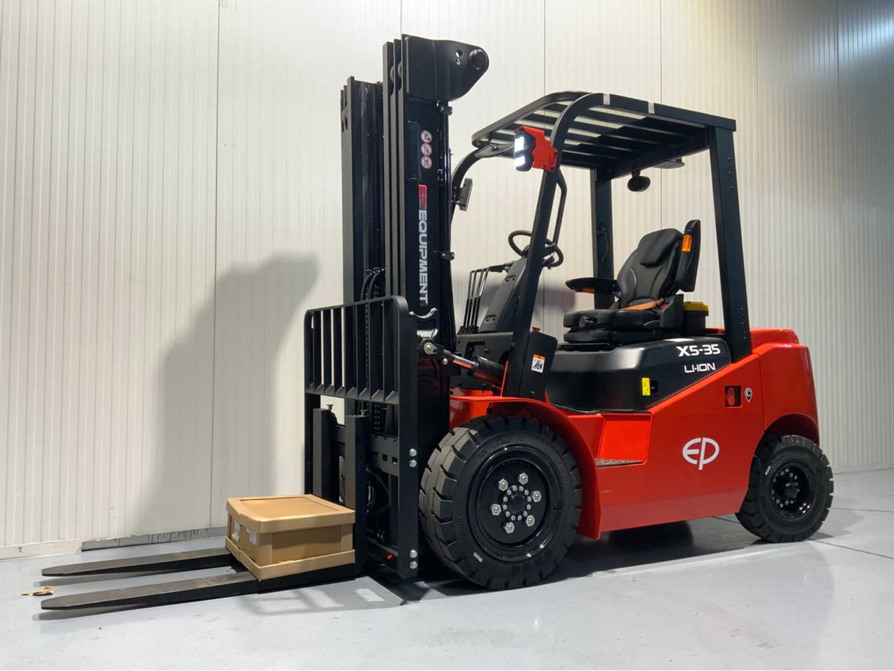 EP 3500KG LIFTING CAPACITY- 4.8 METER PLYWOOD, FREE-LIFT, SIDE-SHIFT FORKLIFT - Навантажувач вилковий: фото 1 EP 3500KG LIFTING CAPACITY- 4.8 METER PLYWOOD, FREE-LIFT, SIDE-SHIFT FORKLIFT - Навантажувач вилковий: фото 1