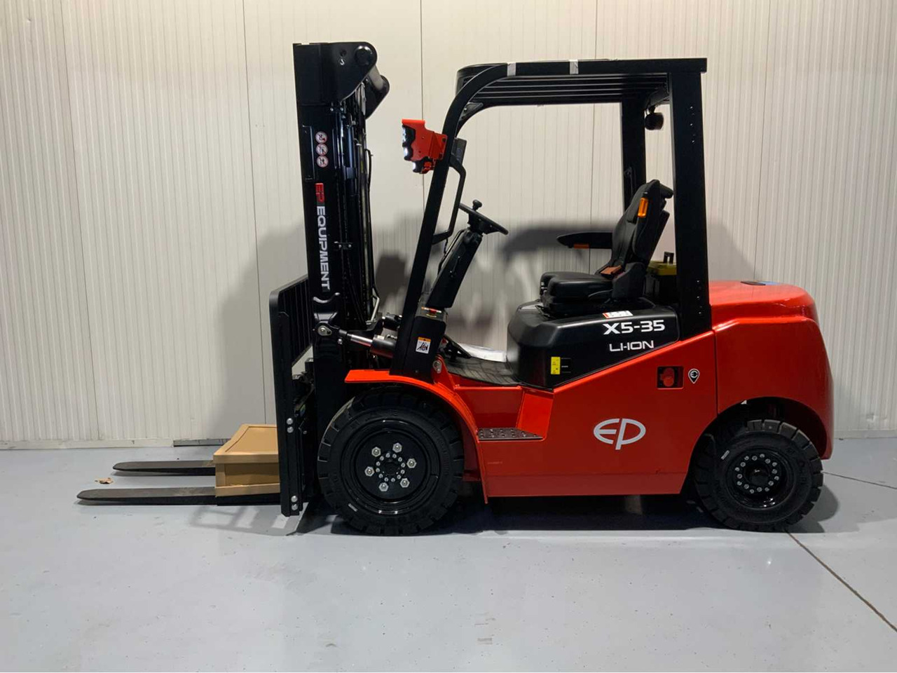 EP 3500KG LIFTING CAPACITY- 4.8 METER PLYWOOD, FREE-LIFT, SIDE-SHIFT FORKLIFT - Навантажувач вилковий: фото 2 EP 3500KG LIFTING CAPACITY- 4.8 METER PLYWOOD, FREE-LIFT, SIDE-SHIFT FORKLIFT - Навантажувач вилковий: фото 2
