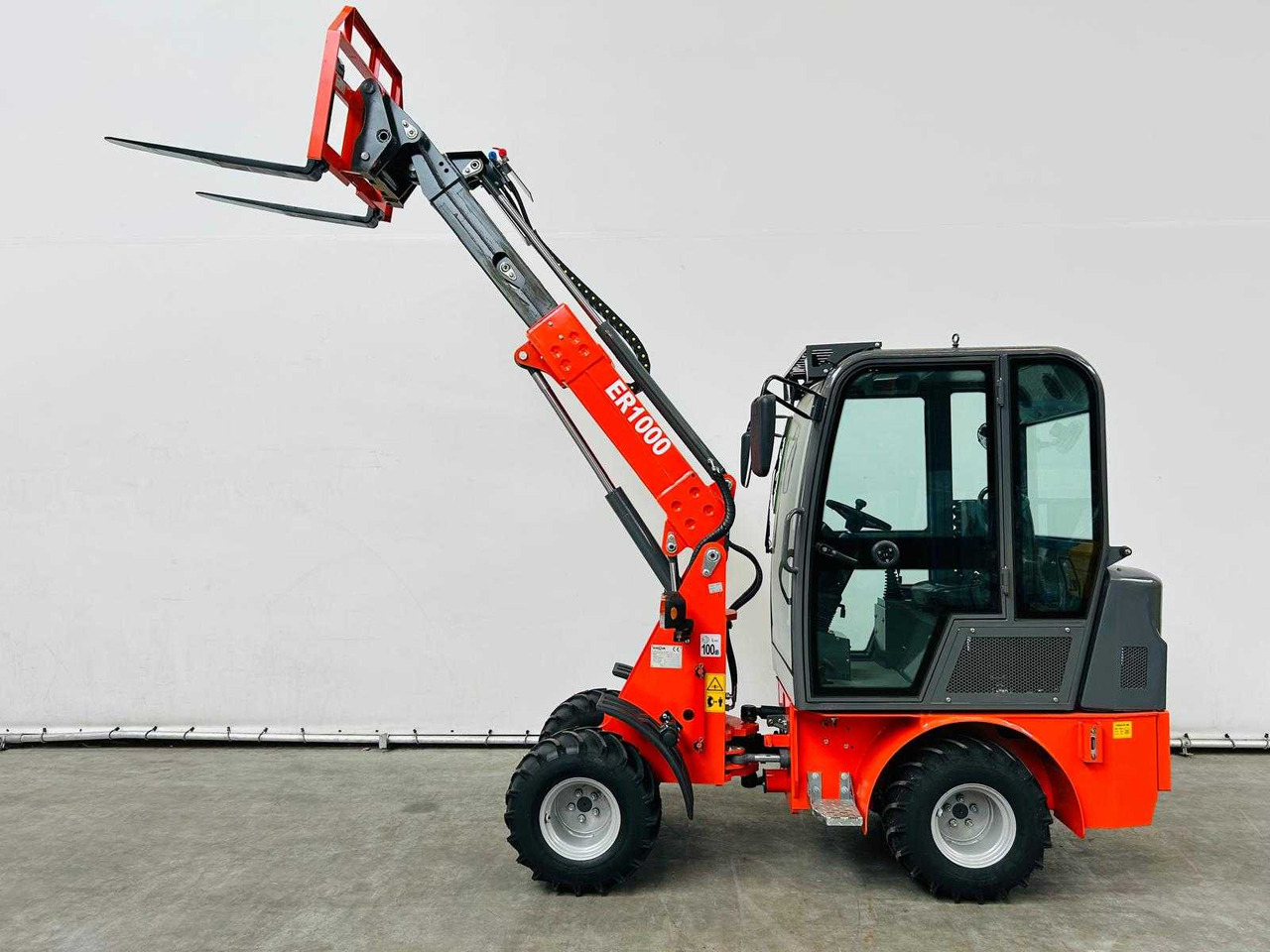 EVERUN - 2025 - ER1000 - TELESCOPIC ARTICULATED WHEEL LOADER KUBOTA EURO5 - Колісний навантажувач: фото 3 EVERUN - 2025 - ER1000 - TELESCOPIC ARTICULATED WHEEL LOADER KUBOTA EURO5 - Колісний навантажувач: фото 3