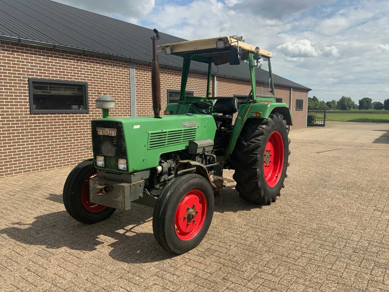 Fendt Farmer 108S - Трактор: фото 1 Fendt Farmer 108S - Трактор: фото 1