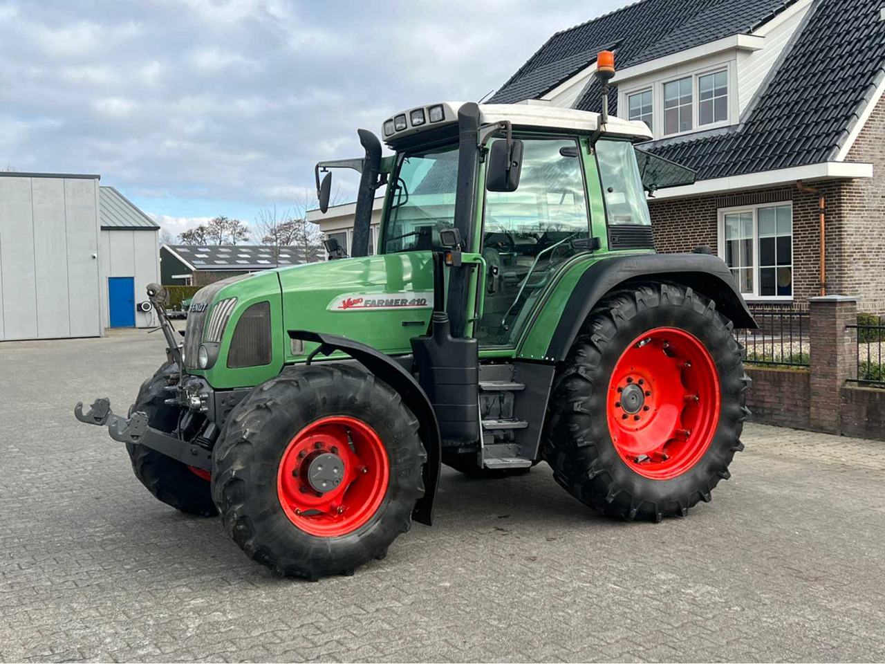 Fendt Farmer 410 - Трактор: фото 1 Fendt Farmer 410 - Трактор: фото 1