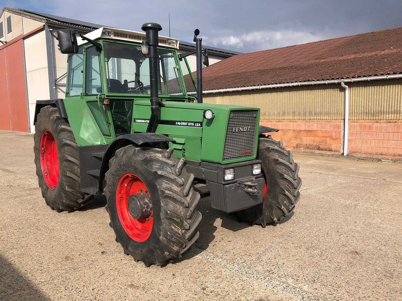 Fendt favorit 615 lsa turbomatik e - Трактор: фото 1 Fendt favorit 615 lsa turbomatik e - Трактор: фото 1