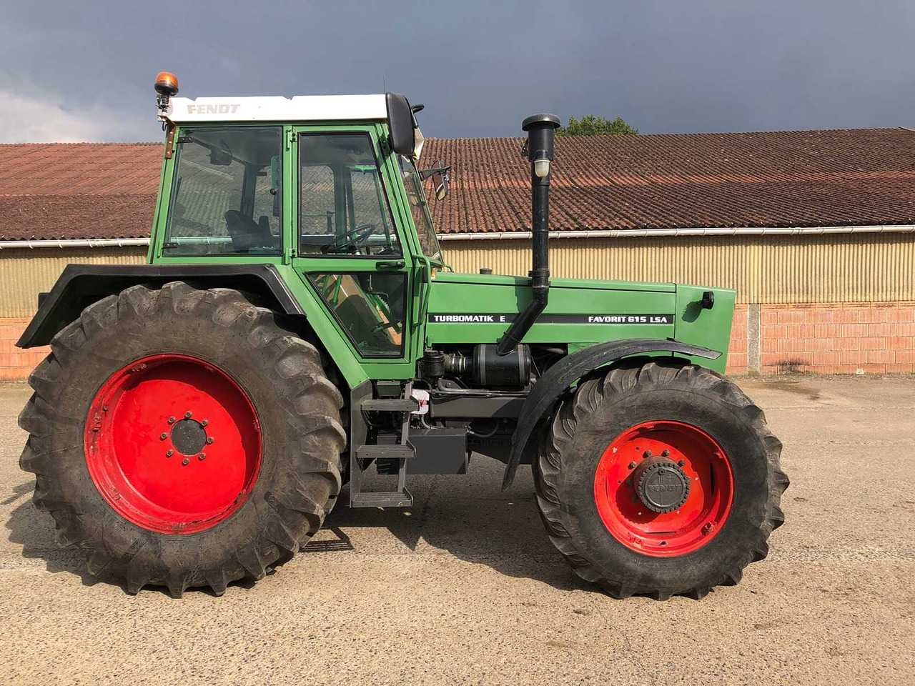 Fendt favorit 615 lsa turbomatik e - Трактор: фото 2 Fendt favorit 615 lsa turbomatik e - Трактор: фото 2