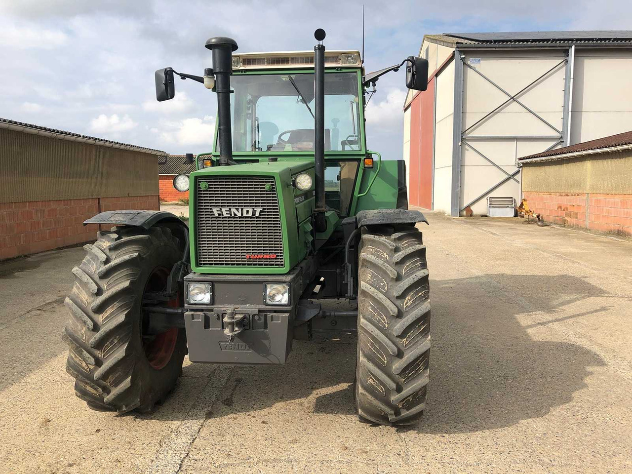 Fendt favorit 615 lsa turbomatik e - Трактор: фото 4 Fendt favorit 615 lsa turbomatik e - Трактор: фото 4