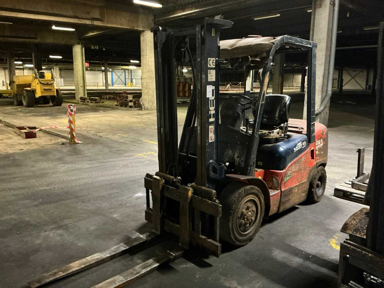 HELI CPCD30 FORKLIFT - Навантажувач вилковий: фото 1 HELI CPCD30 FORKLIFT - Навантажувач вилковий: фото 1