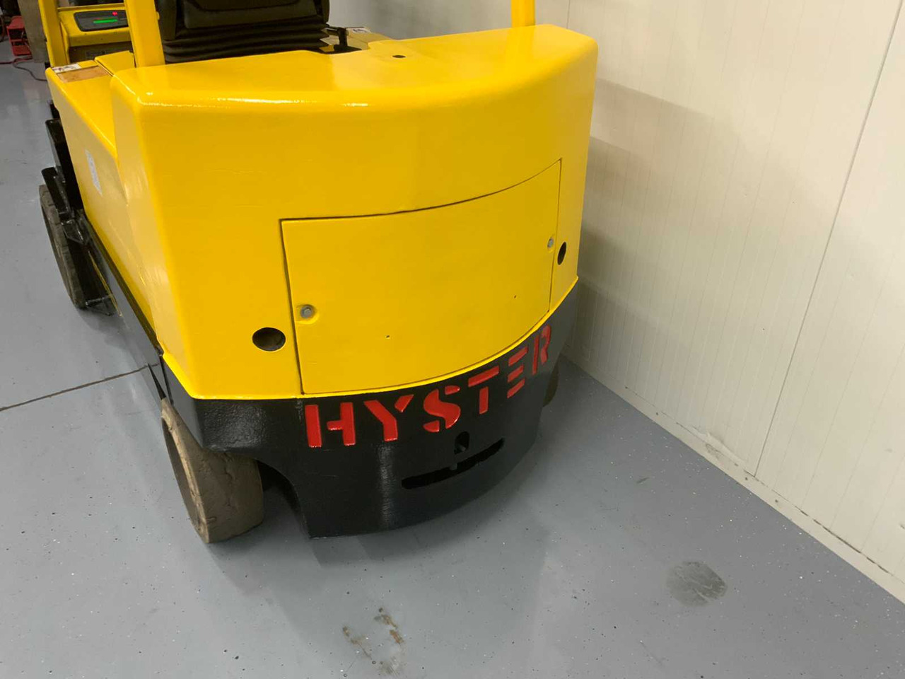 HYSTER - E4.50XLS - FORKLIFT, BATTERY CHARGER, SIDE SHIFT WITH SCALE - Навантажувач вилковий: фото 5 HYSTER - E4.50XLS - FORKLIFT, BATTERY CHARGER, SIDE SHIFT WITH SCALE - Навантажувач вилковий: фото 5